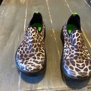 Women's OOmg eeZee Low Shoe - Cheetah